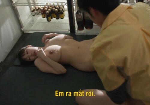 Cậu trai trẻ khoai to địt cô đồng nghiệp cực dâm trong siêu thị mini